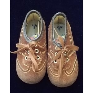 Vintage Dyna Kids shoes size 3